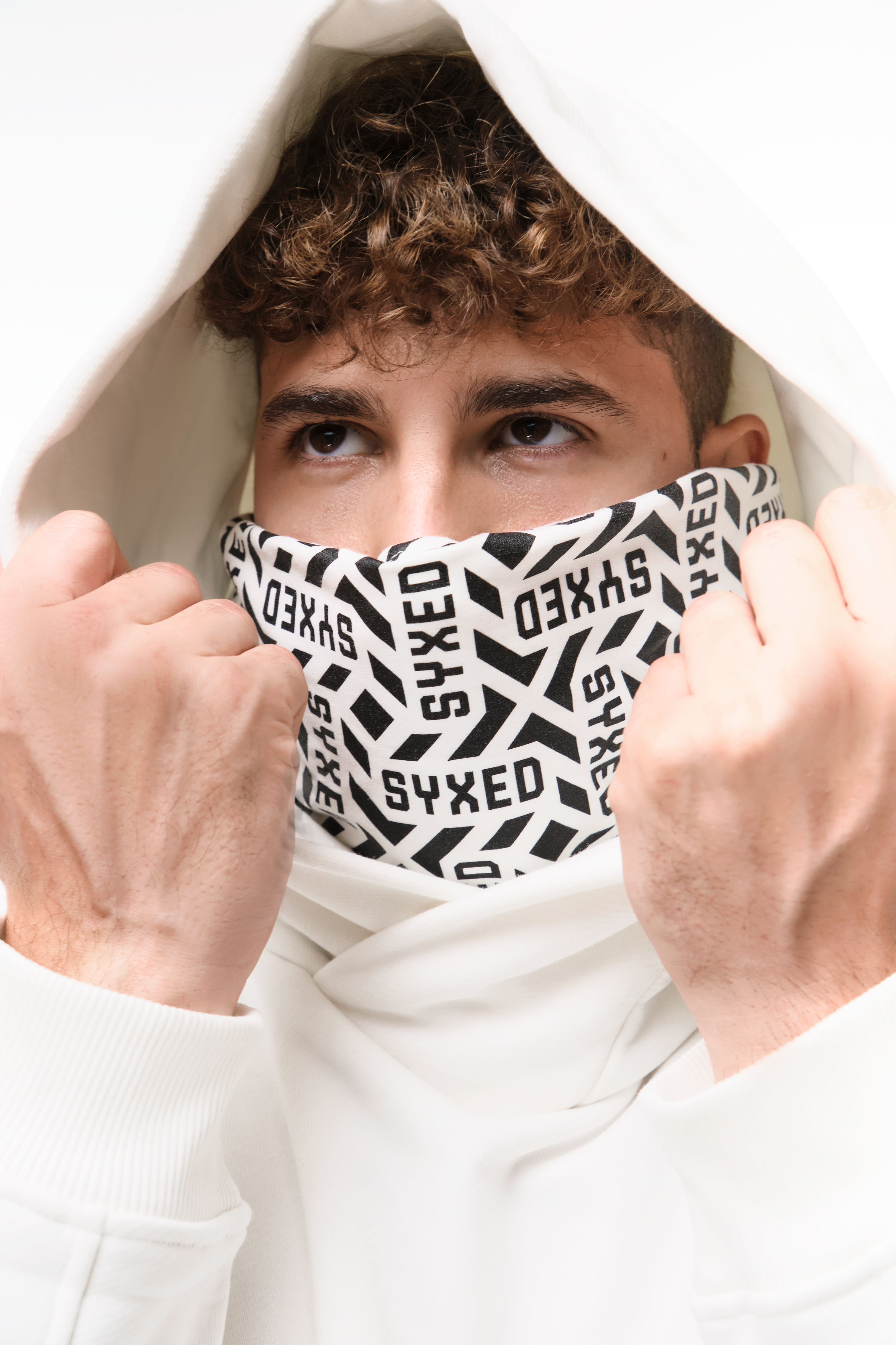 Restrict Arc White Hoodie Star
